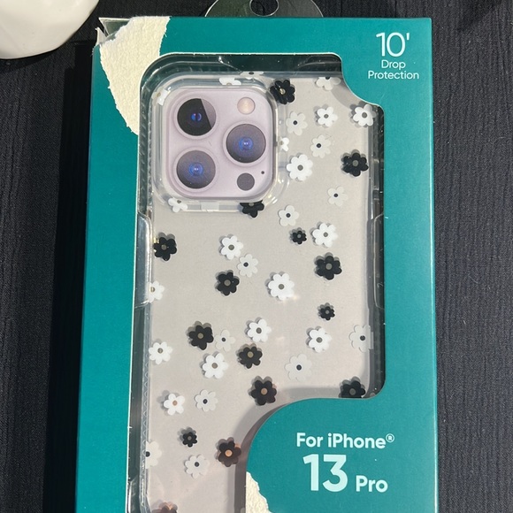 New with box damaged iPhone 13 Pro Case & Matching Pop Socket - Daisies - Picture 2 of 4